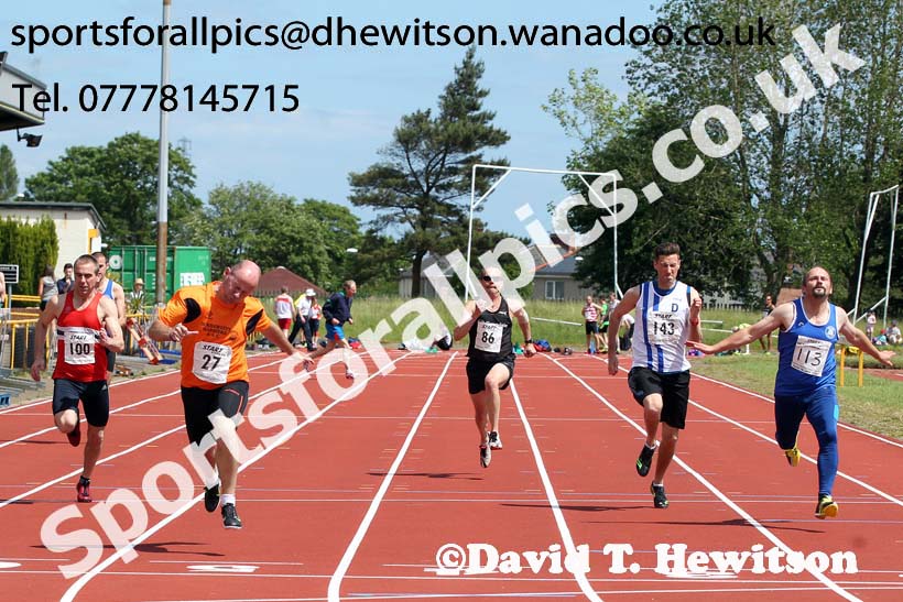 100 metres, North East Masters Champs, Monkton Stadium,  Jarrow. Photo: David T. Hewitson/Sports for All Pics